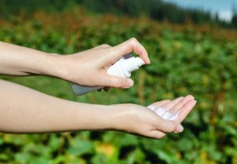 使用防曬噴霧也要注意保護肺部?。。?></a><a class=